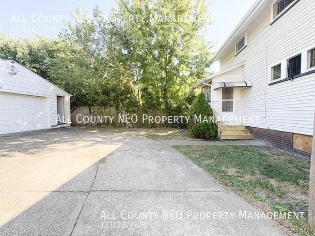 Photo - 818 Brown Ave NW