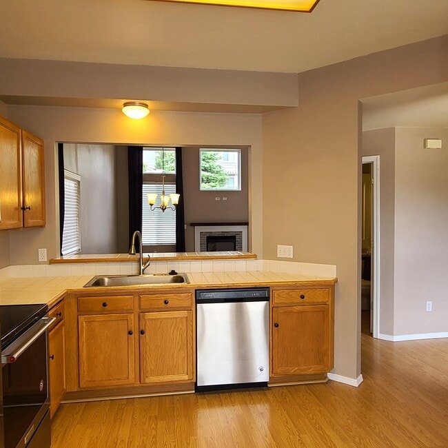 Photo - Beautiful home in Briargate Fairfax - D20 - ready to move in NOW!