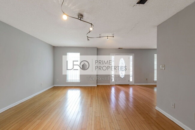 Photo - 1072 Victory Dr SW