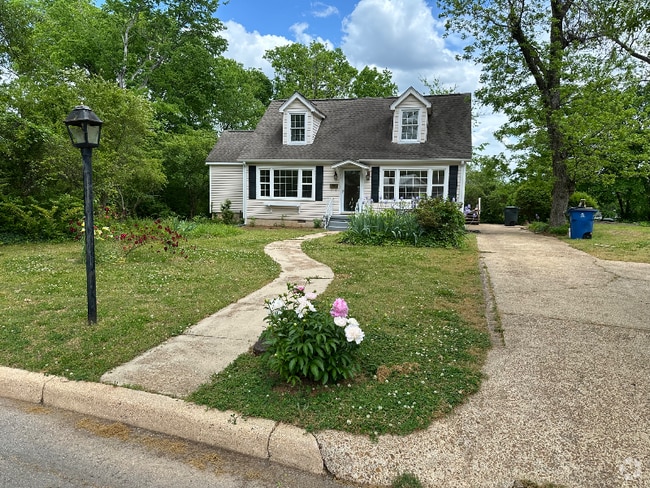 Building Photo - 816 E Tombigbee St Rental