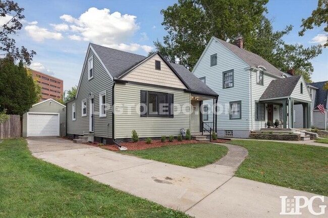 Photo - 2736 Northwood Ave