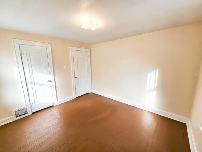 Photo - 17 W Woodsdale Ave