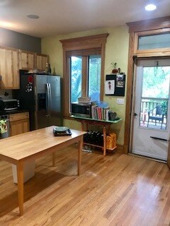 Kitchen - 1843 W Waveland Ave Unit 2