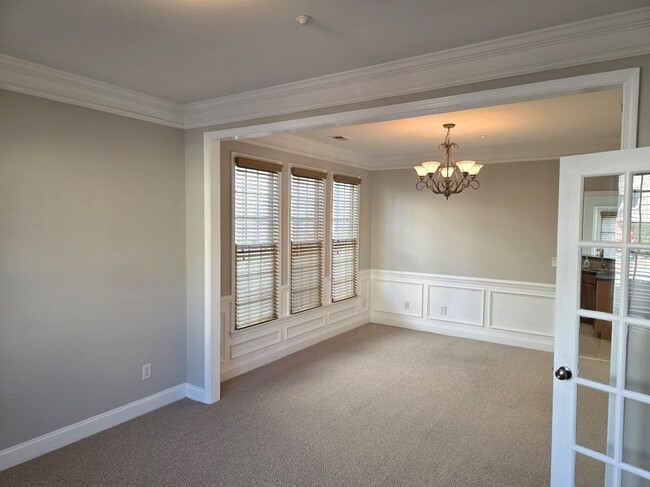 Photo - 617 Maple Grove Way