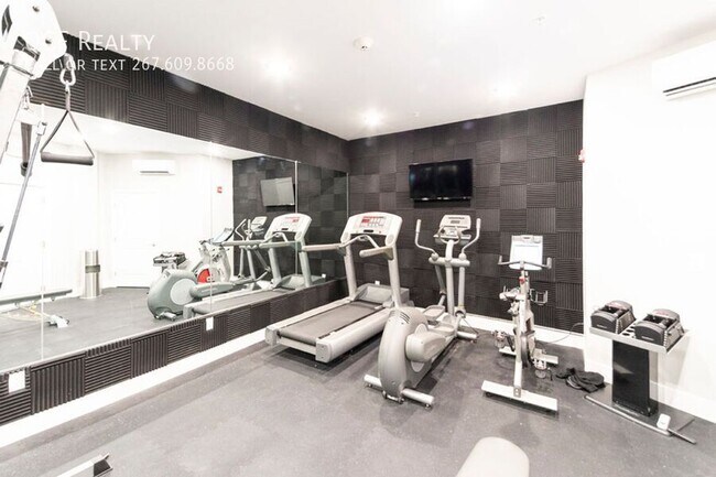 Photo - Three Bedroom Graduate Hospital Apartment Unidad 3H