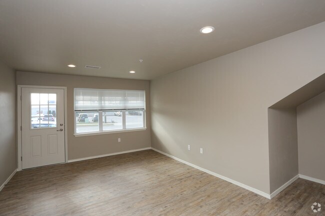2BR, 2BA - Lower