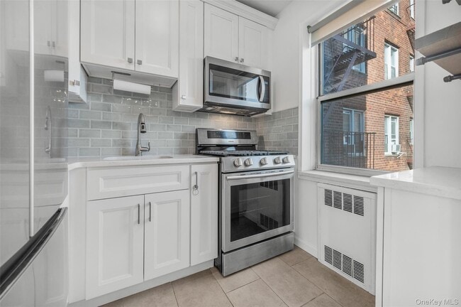 Building Photo - 81-05 35th Ave Unit 4K