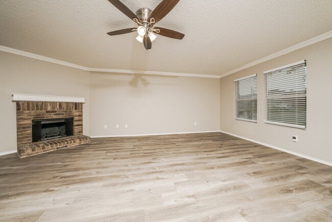 Photo - 2724 Woodlake Pkwy