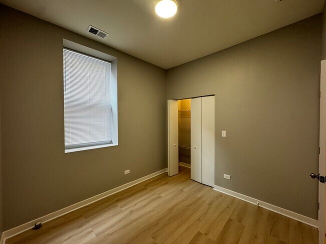 Photo - 4007 W School St Unit E