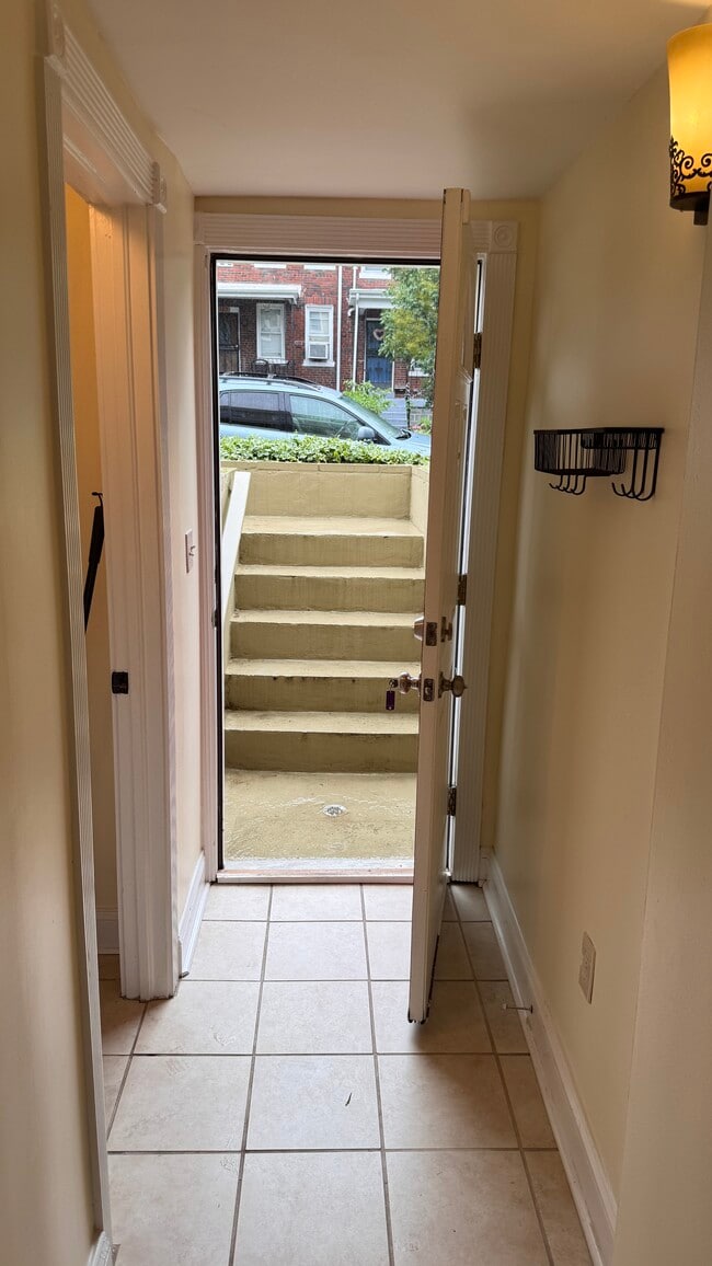Photo - 1112 Oates St NE