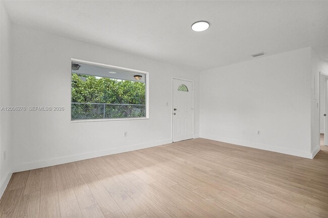 Photo - 153 NW 42nd St Unidad 1