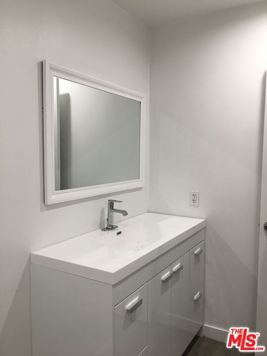 Photo - 13562 Vanowen St