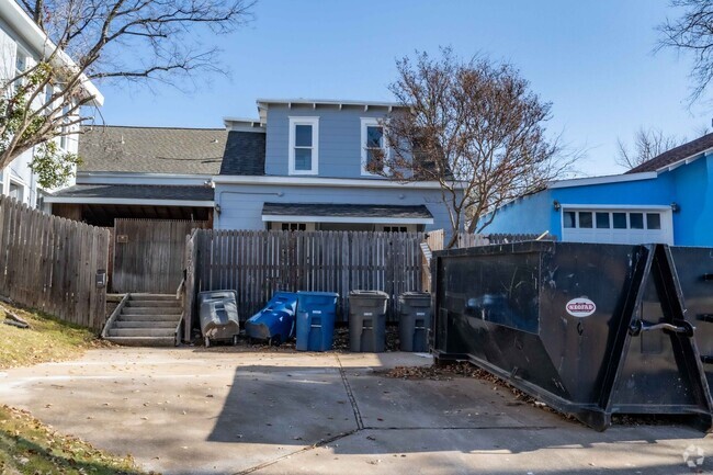 Building Photo - 1703 S Quaker Ave Rental