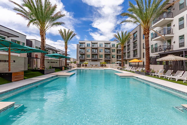 NOVEL Val Vista by Crescent Communities - NOVEL Val Vista by Crescent Communities Apartments