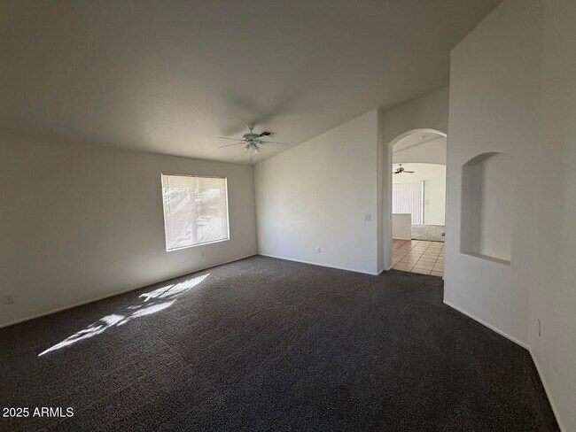 Photo - 16685 W Moreland St