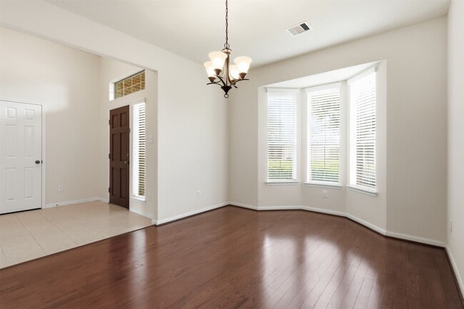 Photo - 1911 Vale Brook Drive