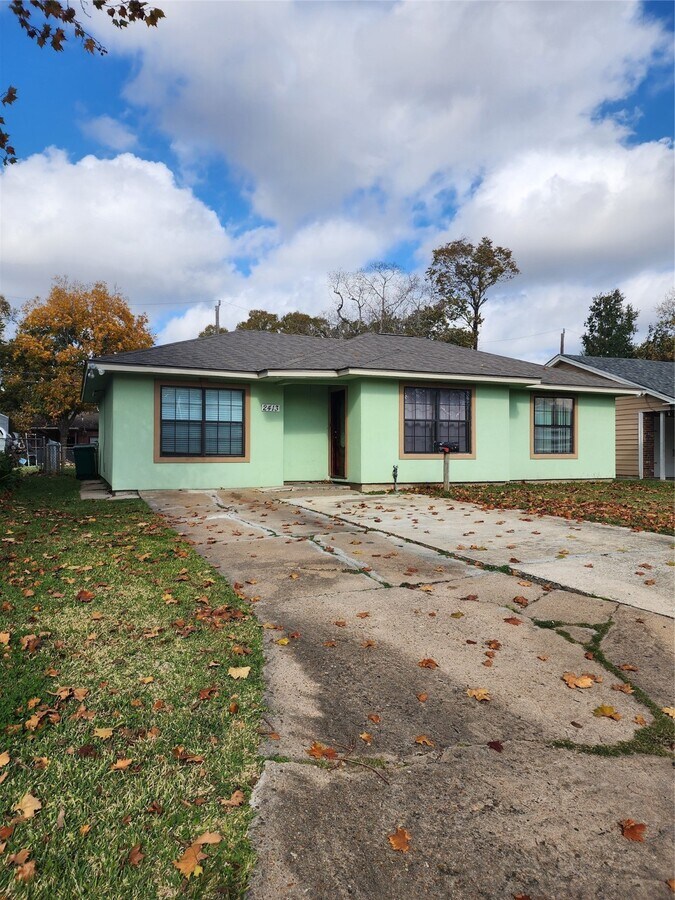 Photo - 2413 Huntington Dr