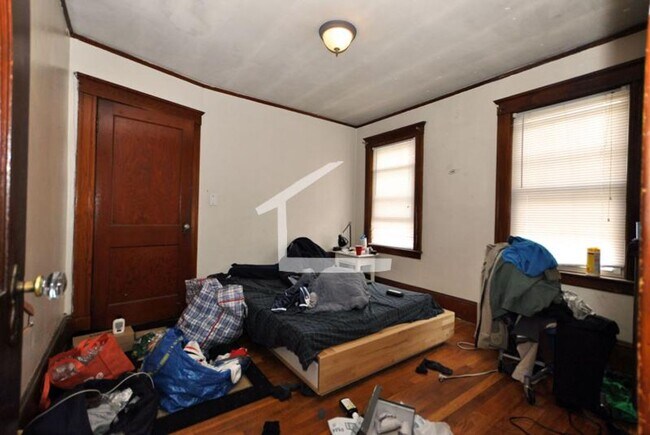 19 Lyne Rd