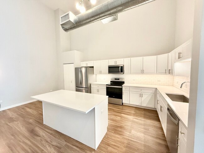 Photo - 1900 W Lawrence Ave Unit 212