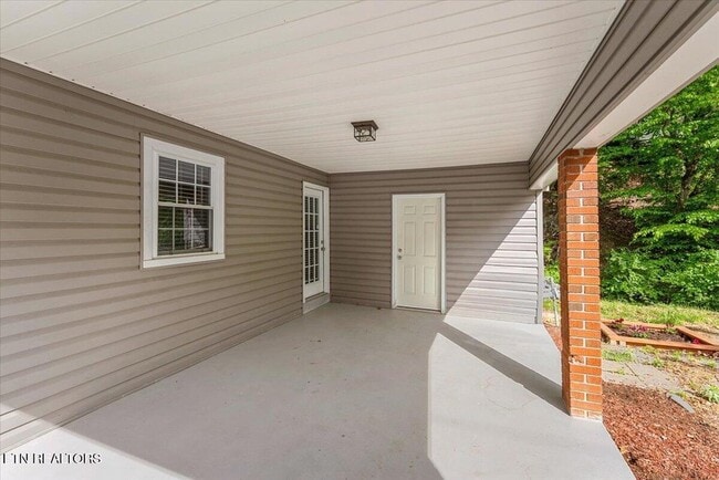 Photo - 1004 Murphy Rd
