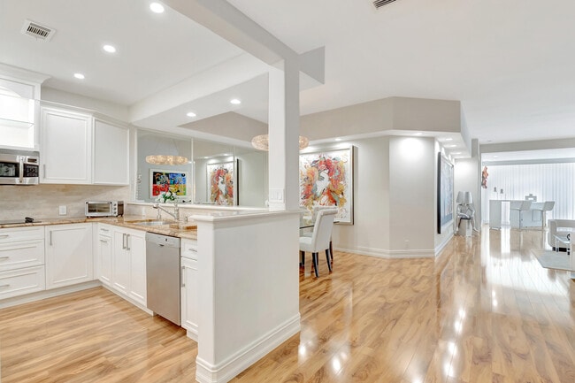 Photo - 17565 Ashbourne Ln Unit D