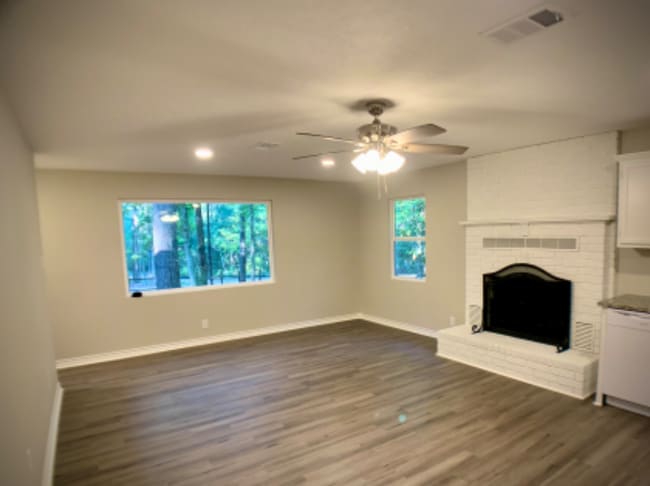 Photo - 628 Marion Dr N