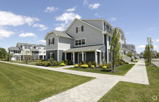 Entrance Photo - Fairfield at Southampton