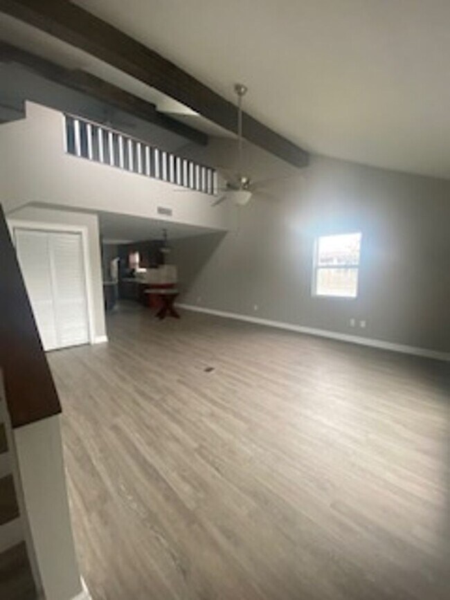 Adorable 2 bedroom 2 bath Townhome with loft. House Rental in Panama