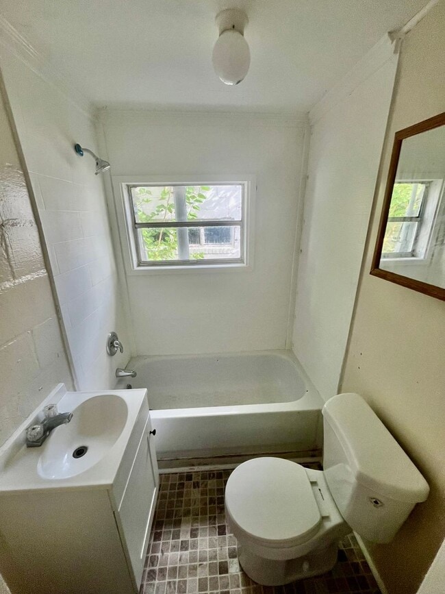 Photo - SPACIOUS 1BR/1BA Lakeland Duplex