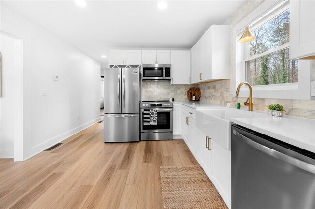 Photo - 150 Sweetwater St