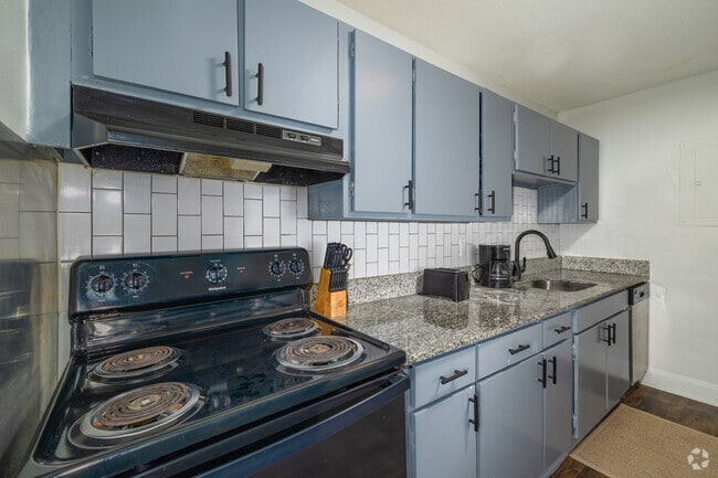 1BR, 1BA - 720SF - Kitchen