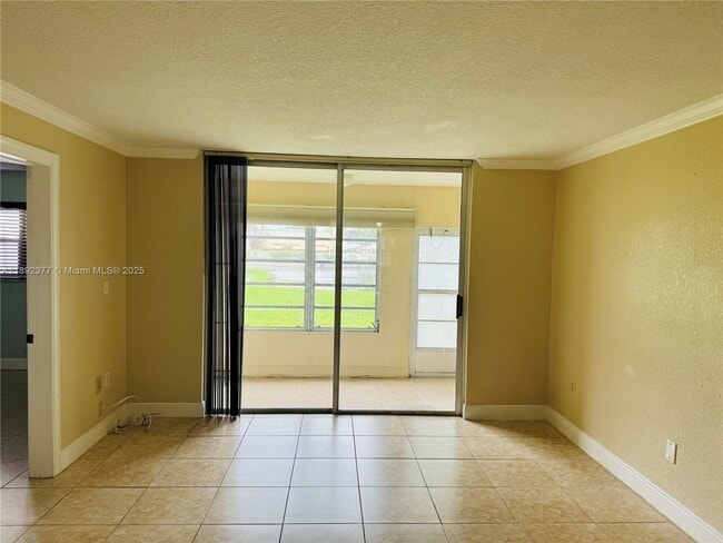 Photo - 8110 Sunrise Lakes Blvd Unidad 109