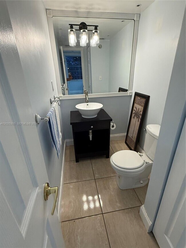 Photo - 942 NE 199th St Unit 102