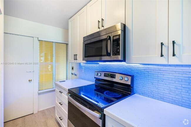 Building Photo - 9210 Fontainebleau Blvd Unit 505 Rental