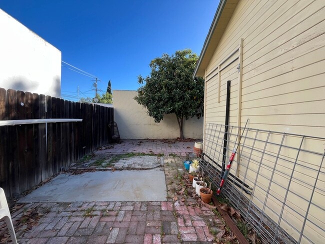 Photo - 510 1/2 6th St - PLACEMENT Unit 510 1/2 6th St