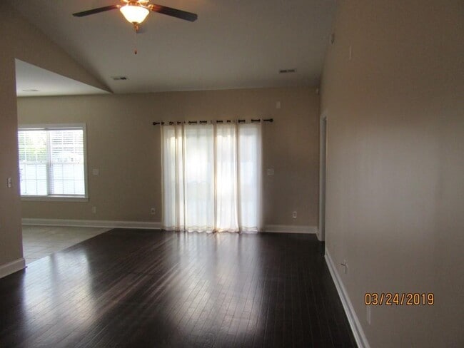 Photo - 104 Belclare Way