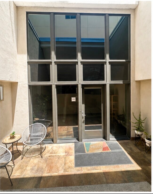 Entrada a la unidad privada - 125 N Raymond Ave Unidad Raymond Renaissance