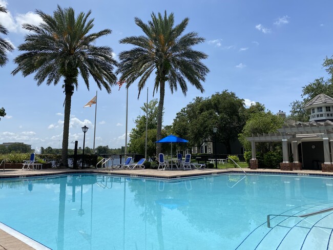 Building Photo - 10000 Gate Pky N Unit 622