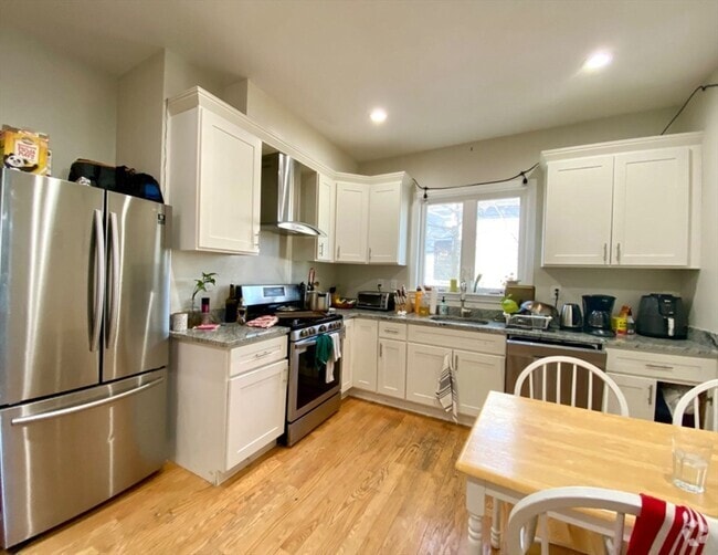 Building Photo - 74 Berkshire St Unit 3 Rental