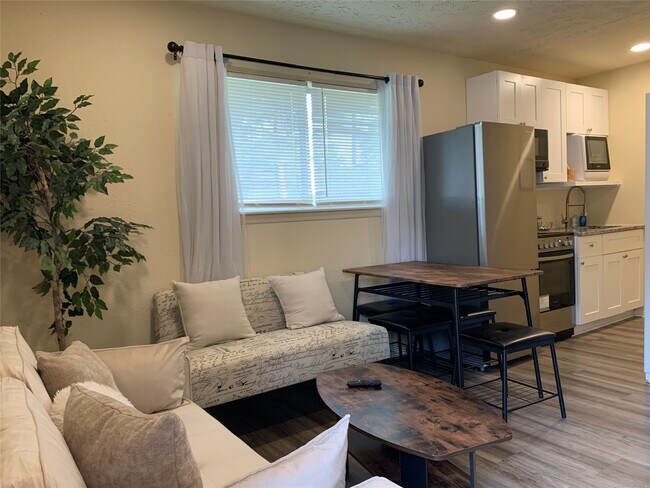 Building Photo - 9607 Eday Dr