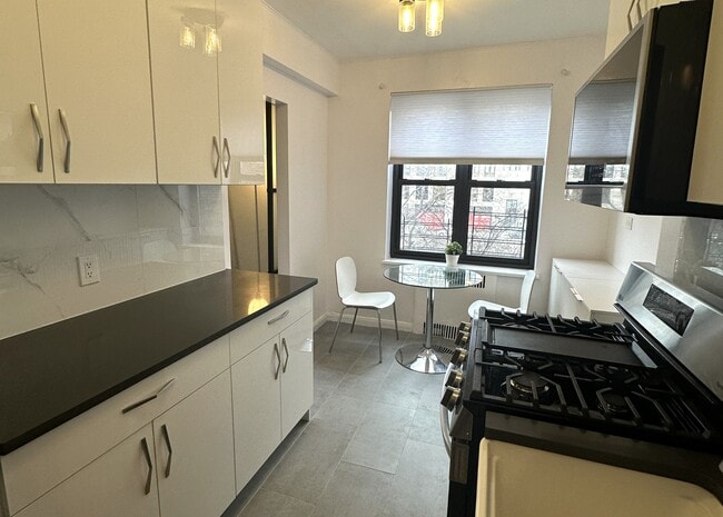 Photo - 9876 Queens Blvd Unit 3A