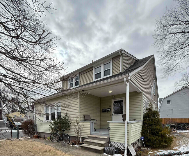 Building Photo - 132 Cresskill Ave Unit floor 2 Rental