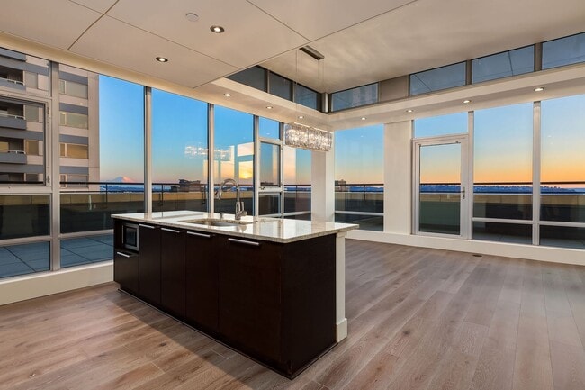 Photo - Gallery Penthouse Condo ~ Belltown Unidad 1303