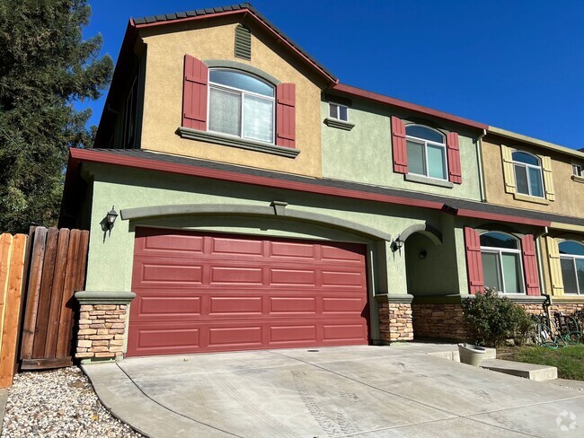 Building Photo - Three Bedroom Home in Orangevale - View Le...