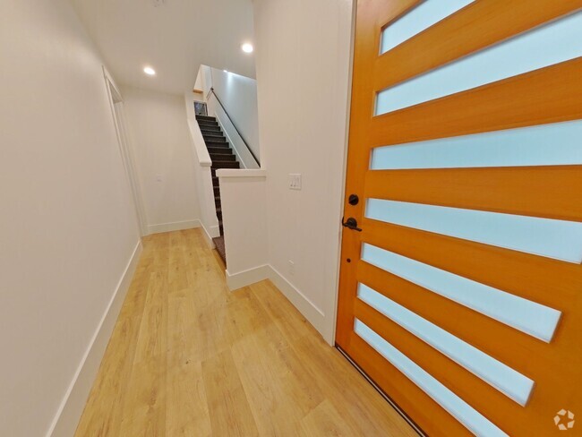 Building Photo - The Amber-2 Unit 770 East 15th Alley Rental