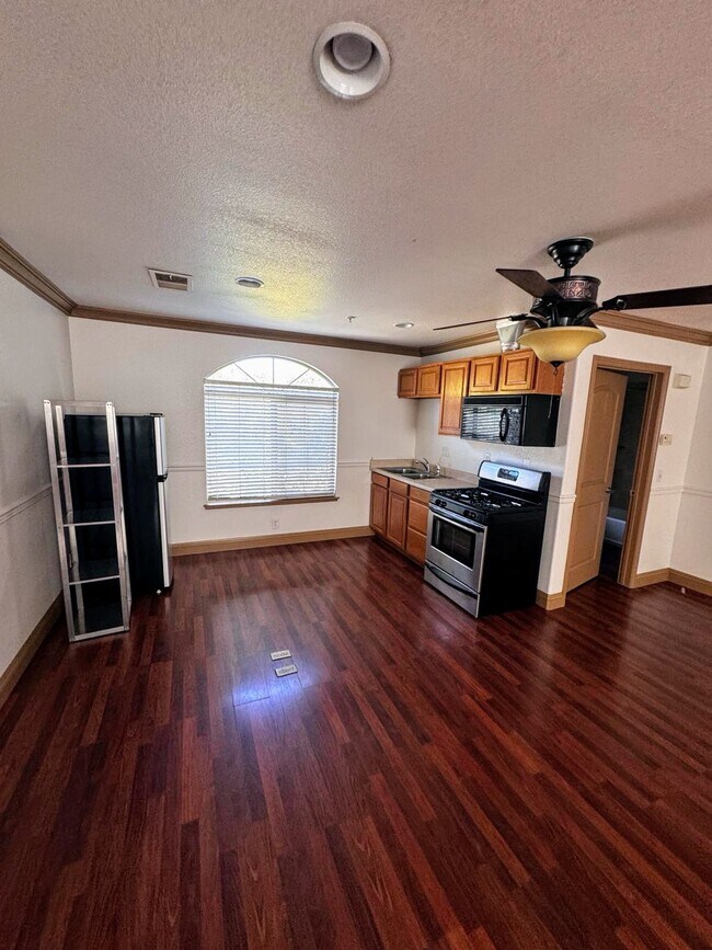 Photo - 835 H St Unit 1