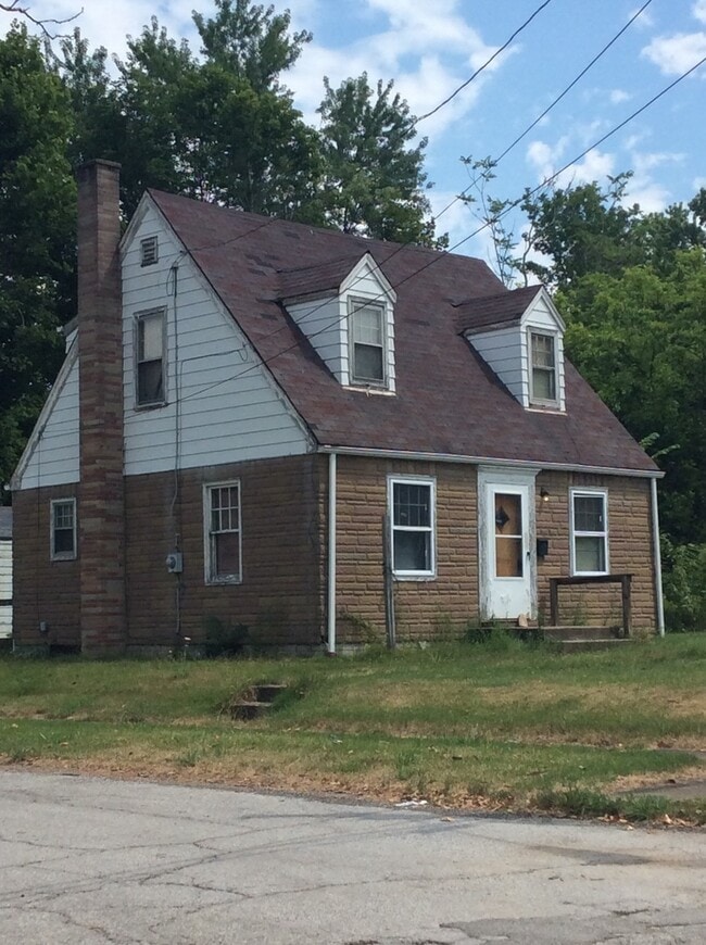 Building Photo - YOUNGSTOWN SOUTH 2-3 BED HOME