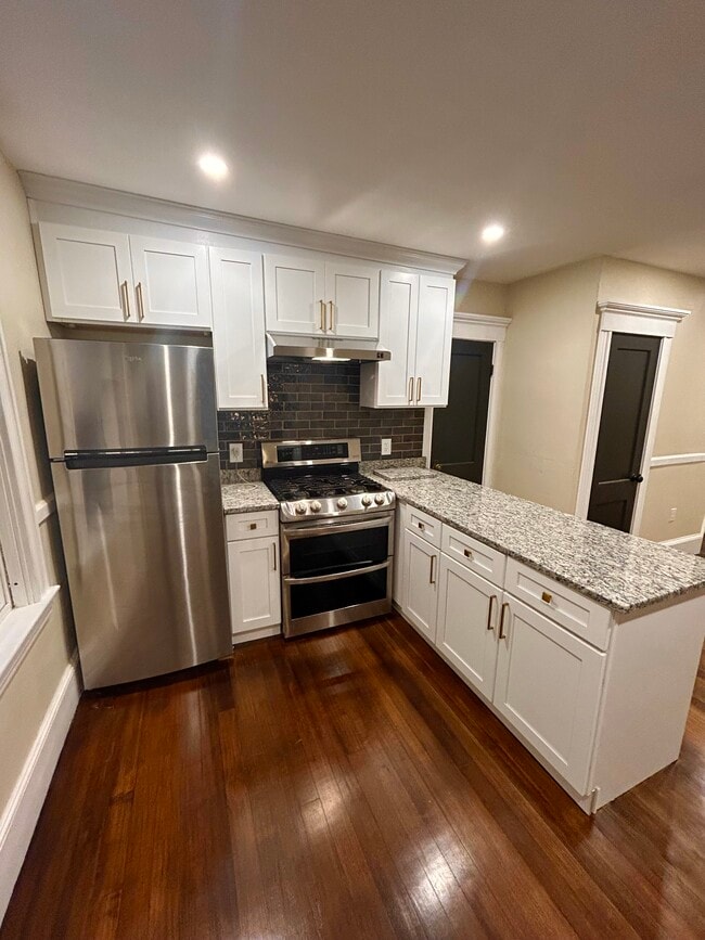 Kitchen - 252 Central Ave Unit 3