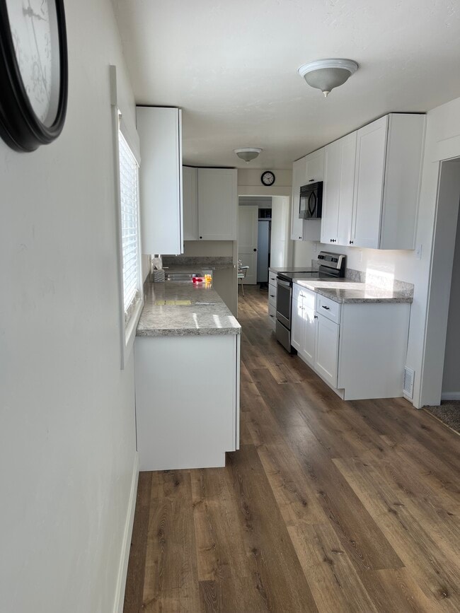 Photo - 725 Sand Creek Rd