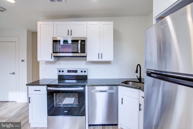 Photo - 11 E Walnut St
